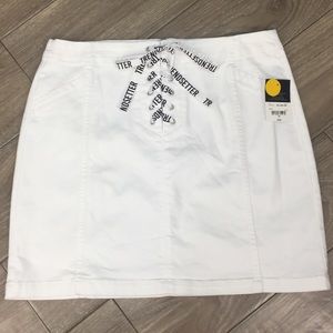 Project Runway trendsetter white denim skirt